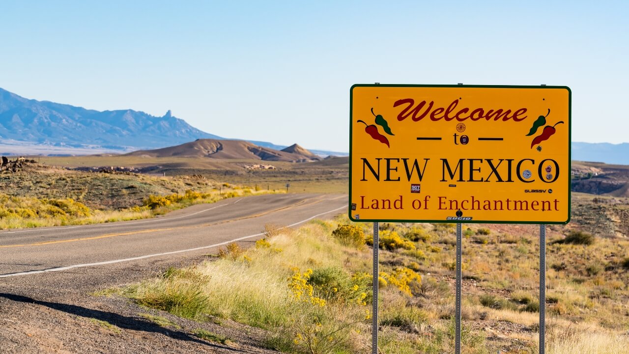 Why are US officials seizing regulated cannabis in New Mexico?